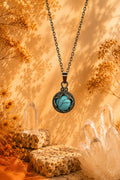 Colgante Gotland con mineral turquenita en acero color plata 17x11mm
