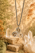 Colgante trisquel en acero color plata 3cm